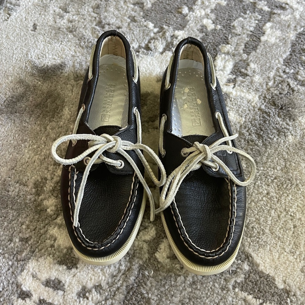 🆕BRAND NEW SPERRY NAVY SUPER SOFT LEATHER SHOES😍